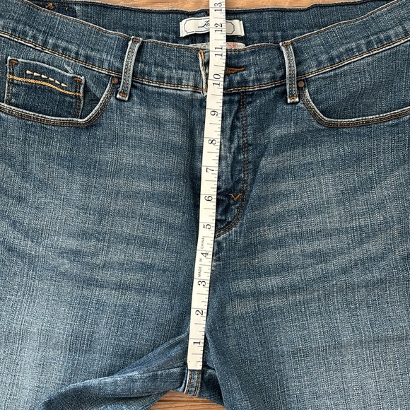 Levi’s Women’s Size 12 High Rise Bermuda Denim Shorts - Picture 6 of 11